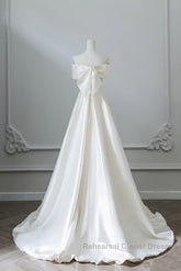 Aesthetic Ball Gown Strapless Ivory Satin Long Wedding Dresses Brides Dress